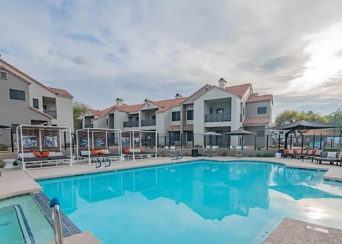 Kingbed Golf Pickleball Pool Hot Tub Parking Apartment