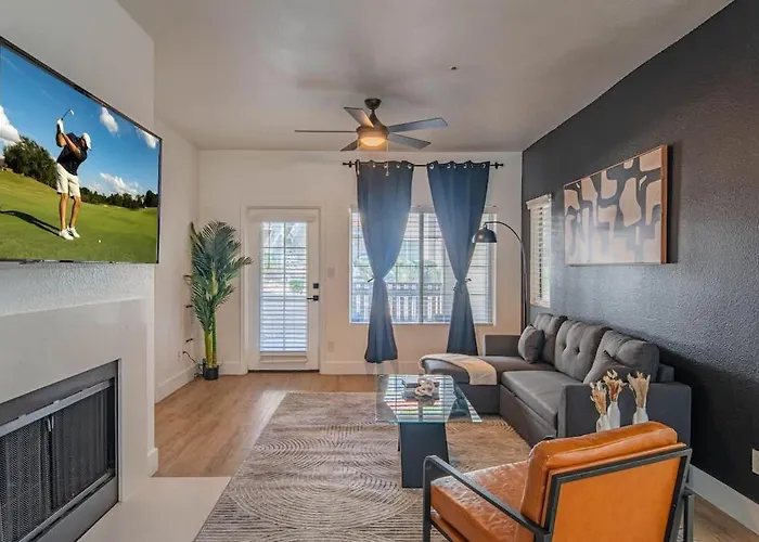 Kingbed Golf Pickleball Pool Hot Tub Parking Apartment *