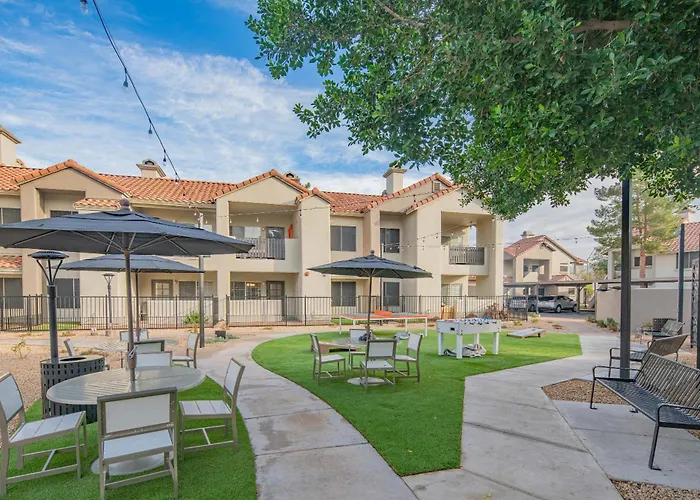 Kingbed Golf Pickleball Pool Hot Tub Parking Apartment