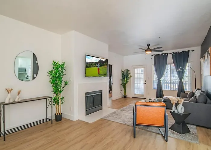 Kingbed Golf Pickleball Pool Hot Tub Parking Apartment Scottsdale