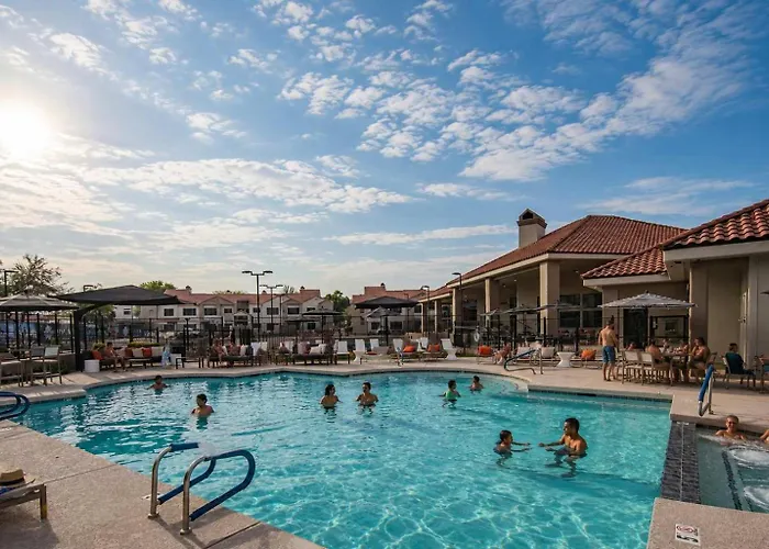 Kingbed Golf Pickleball Pool Hot Tub Parking Apartment